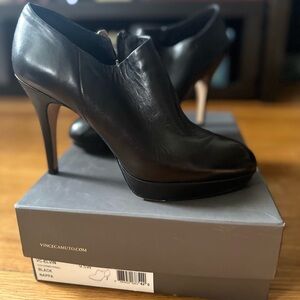 Vince Camuto black platform booties 9.5W